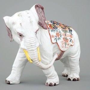 Een grote polychrome Delftse olifant, 19e eeuw — foto 1