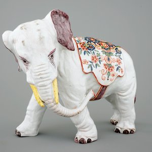 Een grote polychrome Delftse olifant, 19e eeuw — foto 2