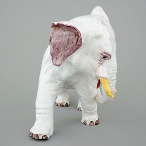 Een grote polychrome Delftse olifant, 19e eeuw — foto 6