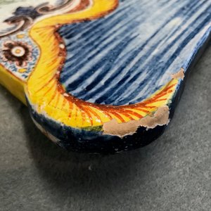 Een grote polychrome Delftse plaquette met een vogelkooi, eind 18e eeuw — foto 4