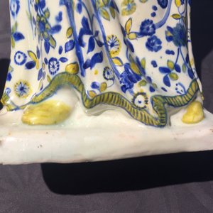 Een grote polychrome Duits aardewerken figuur van een Chinees, Berlijn, 18e eeuw — foto 13