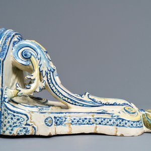 Een grote polychrome Franse faïence wandconsole, Rouen, 18e eeuw — foto 4