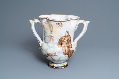 Een grote polychrome Italiaanse vierlobbige apothekerspot, gedateerd 1840