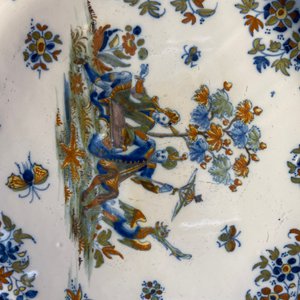 Een grote polychrome Spaanse schotel met twee Turken, Alcora, Spanje, 18e eeuw — foto 12
