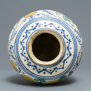 Een grote polychrome 'vaso a palla' apothekerspot in Italiaanse majolica, Venetië, 17e eeuw — foto 5