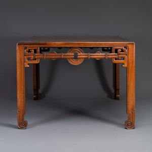 Een grote rechthoekige Chinese huanghuali houten tafel, 19/20e eeuw — foto 2