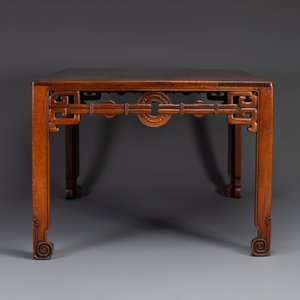 Een grote rechthoekige Chinese huanghuali houten tafel, 19/20e eeuw — foto 4