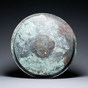 Een grote Seljoek bronzen schotel met inscripties in Koefisch schrift, Iran, 12/14e eeuw — foto 2
