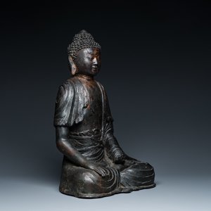 Een grote Sino-Tibetaanse bronzen Boeddha met sporen van vergulding, Ming — foto 2