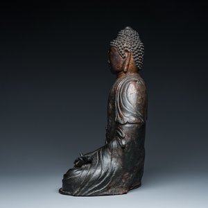 Een grote Sino-Tibetaanse bronzen Boeddha met sporen van vergulding, Ming — foto 4
