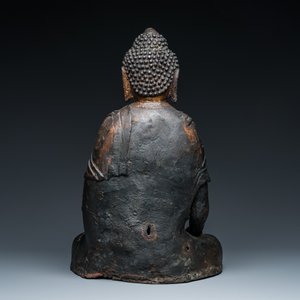 Een grote Sino-Tibetaanse bronzen Boeddha met sporen van vergulding, Ming — foto 5