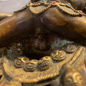 Een grote Sino-Tibetaanse verguld bronzen figuur van Kapaladhara Hevajra, 18/19e eeuw — foto 26