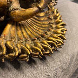 Een grote Sino-Tibetaanse verguld bronzen figuur van Kapaladhara Hevajra, 18/19e eeuw — foto 27