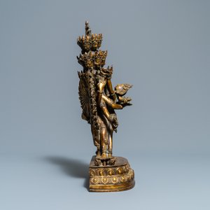 Een grote Sino-Tibetaanse verguld bronzen figuur van Kapaladhara Hevajra, 18/19e eeuw — foto 5