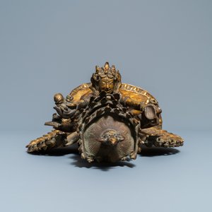Een grote Sino-Tibetaanse verguld bronzen figuur van Kapaladhara Hevajra, 18/19e eeuw — foto 7