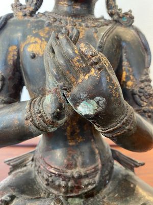 Een grote Sino-Tibetaanse vergulde en gelakte bronzen Boeddha, 19/20e eeuw — foto 5