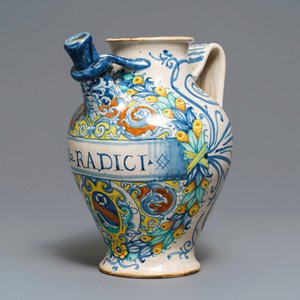 Een grote siroopkan in Italiaanse majolica, Deruta, gedat. 1569 — foto 1