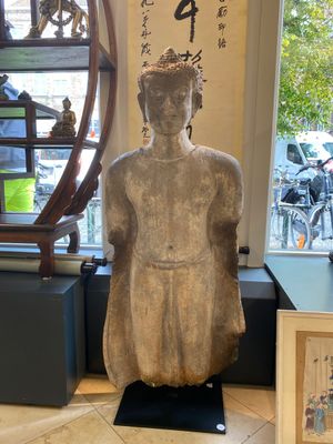 Een grote Thaise stucco sculptuur van Boeddha Shakyamuni, Haripunchai regio, 13e eeuw — foto 2
