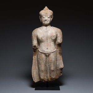 Een grote Thaise stucco sculptuur van Boeddha Shakyamuni, Haripunchai regio, 13e eeuw — foto 1