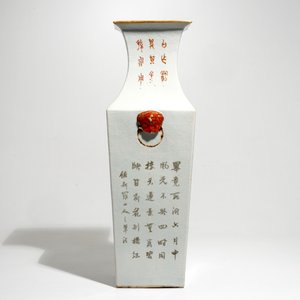 Een grote vierkante Chinese famille rose vaas, 19/20e eeuw — foto 4