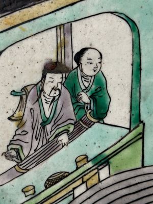 Een grote vierkante Chinese verte biscuit 'Roman van de Drie Koninkrijken' vaas, 19e eeuw — foto 15