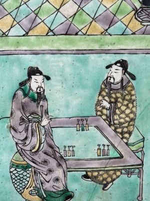 Een grote vierkante Chinese verte biscuit 'Roman van de Drie Koninkrijken' vaas, 19e eeuw — foto 8