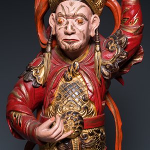 Een grote Vietnamese vergulde en gelakte houten figuur van een hemelse koning, 19/20e eeuw — foto 10