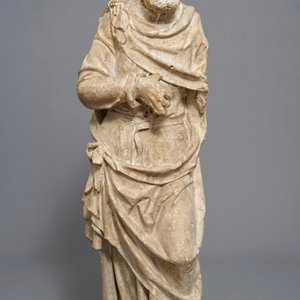 Een grote zandstenen figuur van Petrus, wellicht Frankrijk, 16e eeuw — foto 2