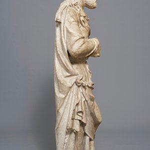 Een grote zandstenen figuur van Petrus, wellicht Frankrijk, 16e eeuw — foto 3