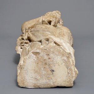 Een grote zandstenen figuur van Petrus, wellicht Frankrijk, 16e eeuw — foto 7