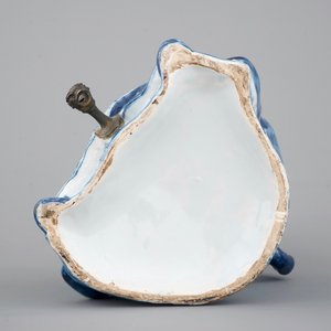 Een grote blauw-witte Delfts aardewerken "Bobbejak" tafelfontein, 18e eeuw — foto 7