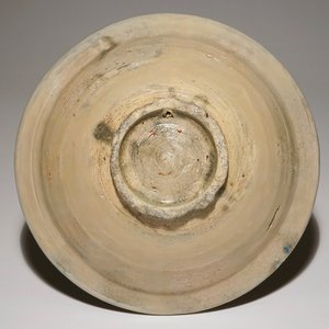 Een Haarlemse majolica kom met een engelenkop, begin 17e eeuw — foto 2