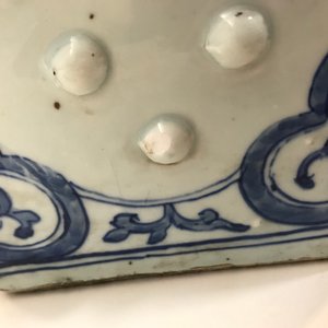 Een hexagonale Chinese blauw-witte tuinzit met lotusslingers, Qianlong/Jiaqing — foto 7