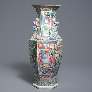 Een hexagonale Chinese famille rose vaas met figurendecor, 19e eeuw — foto 3