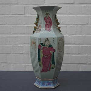 Een hexagonale Chinese famille rose 'Wu Shuang Pu' vaas, 19e eeuw — foto 12