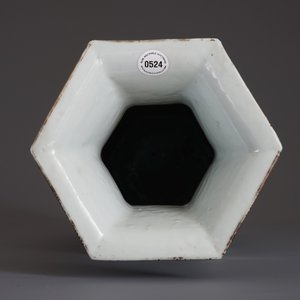 Een hexagonale Chinese qianjiang cai vaas met dames en kinderen, 19/20e eeuw — foto 13