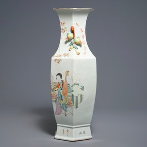 Een hexagonale Chinese qianjiang cai vaas met dames en kinderen, 19/20e eeuw — foto 4
