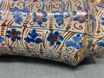 Een Hispano-Moreske albarello met lusterglazuur, Manises, Spanje, 3e kwart 15e eeuw — foto 2