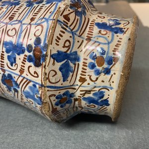 Een Hispano-Moreske albarello met lusterglazuur, Manises, Spanje, 3e kwart 15e eeuw — foto 7