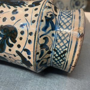 Een Hispano-Moreske blauw-witte albarello met een hert, Paterna of Manises, Spanje, midden 15e eeuw — foto 7