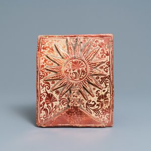 Een Hispano-Moreske lusterglazuur plaquette met een monstrans, Manises, Spanje, 17/18e eeuw — foto 1