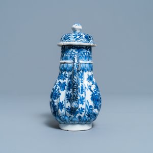 Een hoge Chinese blauw-witte theepot met deksel, Kangxi — foto 3