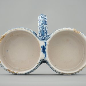 Een houder voor een olie- en azijnstel in blauw-wit Delfts aardewerk, 18e eeuw — foto 6