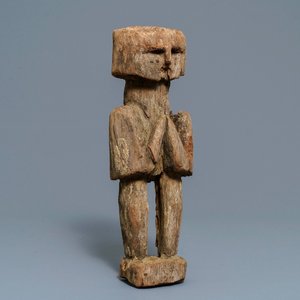 Een houten votieve figuur, Dolpa, Nepal, 19e eeuw — foto 1