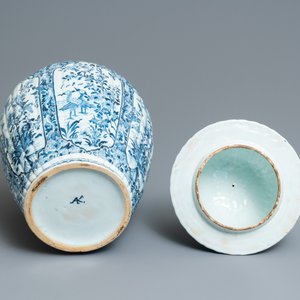 Een imposant vijf-delig blauw-wit Delfts kaststel, 19e eeuw — foto 13