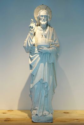 Een imposante plaasteren Christus met rijksappel, 19/20e eeuw, Brugge