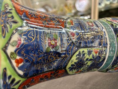 Een in Europa overgedecoreerde blauw-witte 'gu' vaas, Kangxi — foto 11