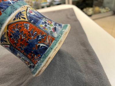 Een in Europa overgedecoreerde blauw-witte 'gu' vaas, Kangxi — foto 8