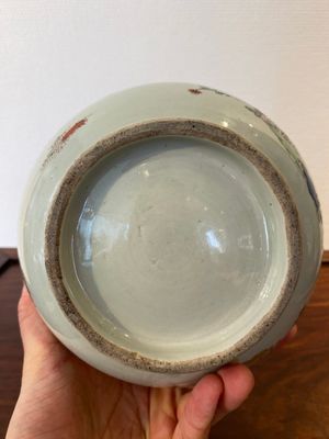 Een in Nederland beschilderde Japanse Arita fles met zgn. Amsterdams bont decor in Kakiemon-stijl, Edo, 17/18e eeuw — foto 5