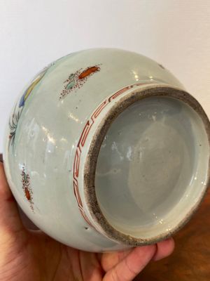 Een in Nederland beschilderde Japanse Arita fles met zgn. Amsterdams bont decor in Kakiemon-stijl, Edo, 17/18e eeuw — foto 6